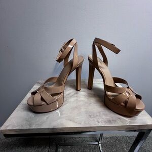 New Aldo platform shoes, size 7. Brand new with tag in it. Excellent